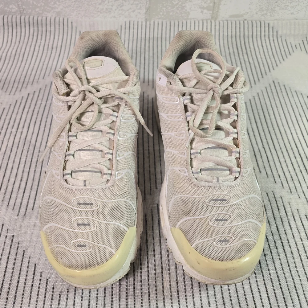 Nike Air Max Plus Women's White DM2362 100 Used w/ Box Size 9.5